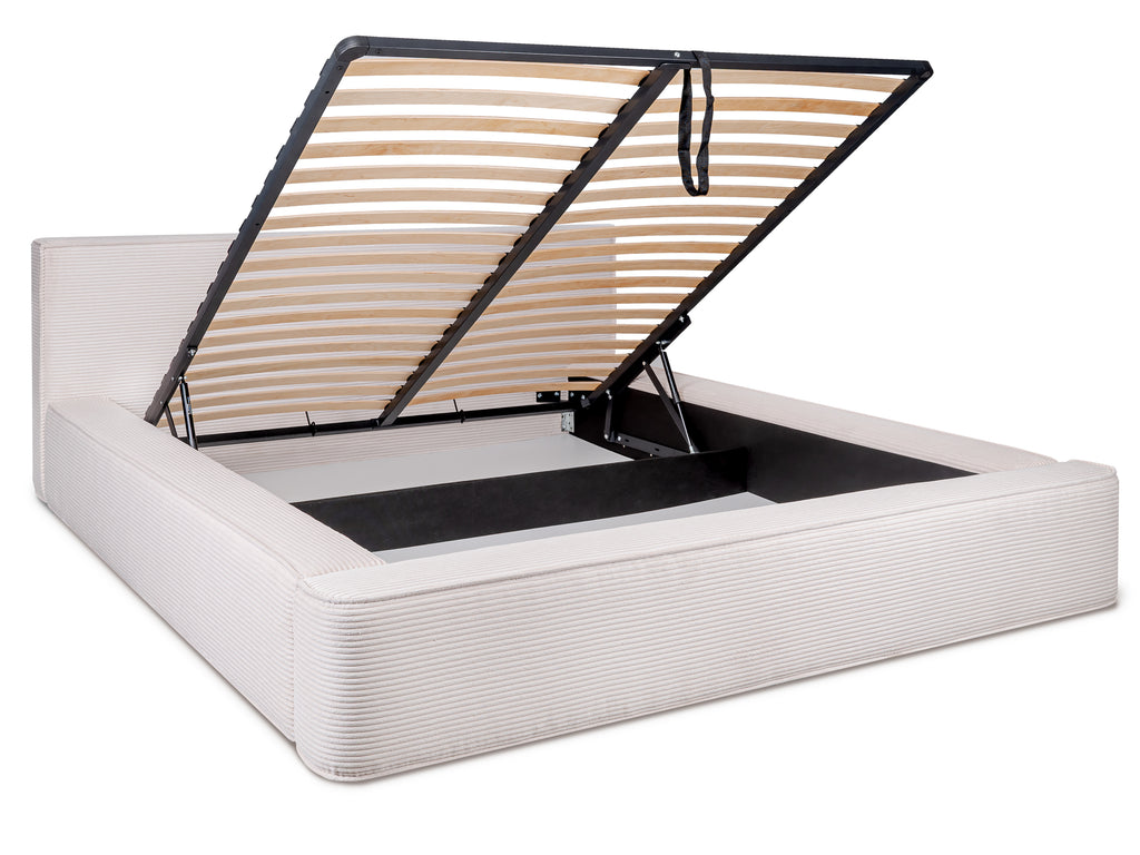 Bed diagonaal met houten lattenbodem open. Te zien is de opbergbak met 2 vakken