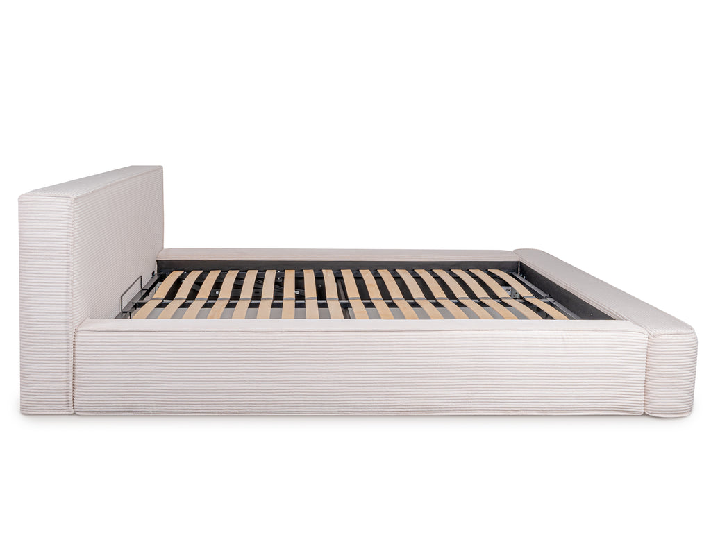 Bed in zijaanzicht met houten lattenbodem. 