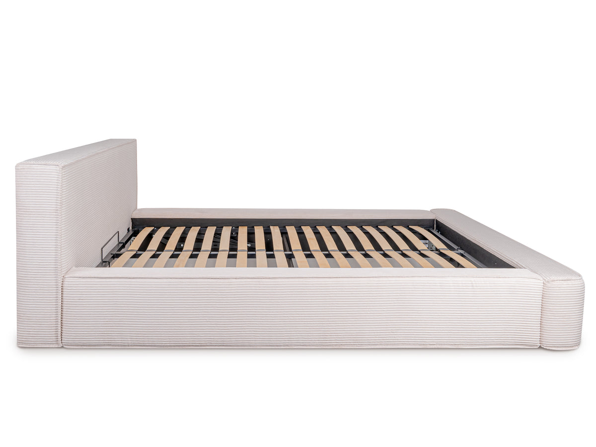 Bed in zijaanzicht met houten lattenbodem. 