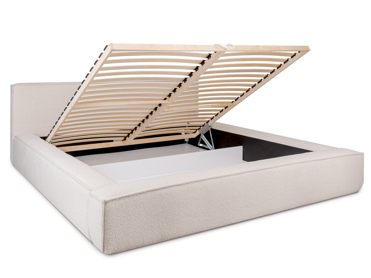 Productfoto diagonaal met 2 persoons houten lattenbodem open zodat de opbergruimte zichtbaar is. De opbergruimte is in 2 vakken ingedeeld.