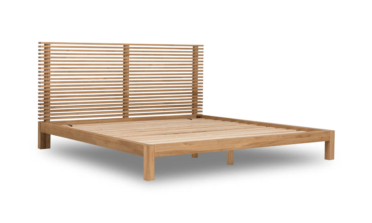 Bed Silva diagonaal. Alleen het bedframe met lattenbodem is zichtbaar