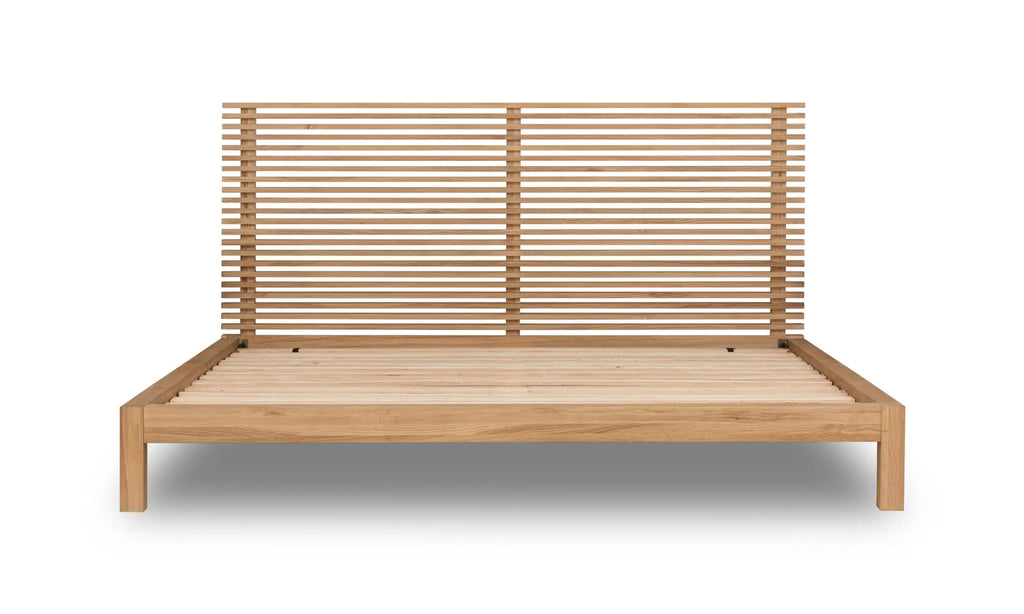 Bed Silva frontaal. Alleen het bedframe met lattenbodem is zichtbaar