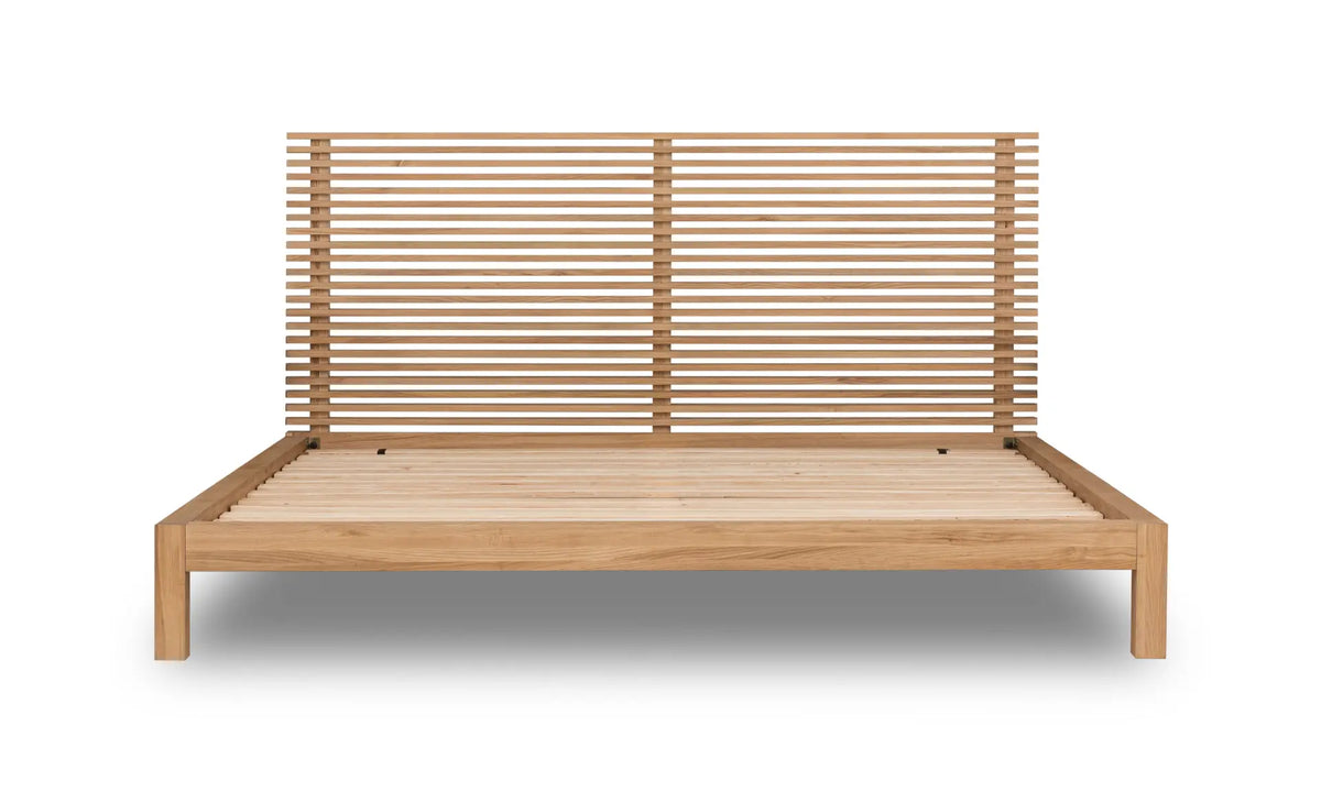 Bed Silva frontaal. Alleen het bedframe met lattenbodem is zichtbaar