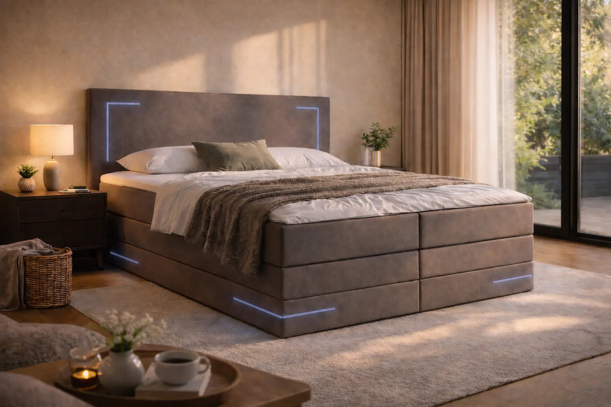 Boxspring Detroit in slaapkamer bij ochtendlicht, met ledverlichting aan