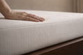 Close-up van hand op matras